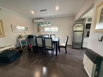 CASA EN VENTA EN MANUEL OCAMPO CON PILETA
