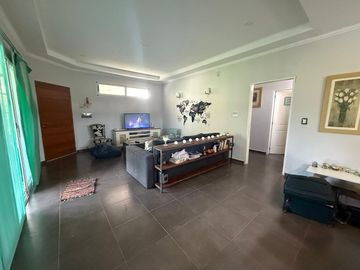 CASA EN VENTA EN MANUEL OCAMPO CON PILETA