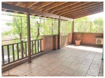 Imponente Casa De Estilo Inglés 6 Amb. En Z. Resid