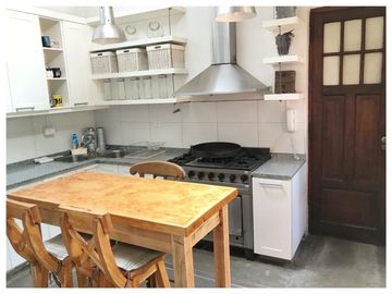 Imponente Casa De Estilo Inglés 6 Amb. En Z. Resid