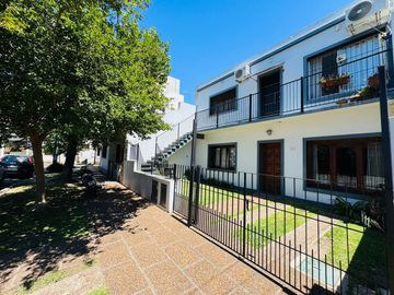 VENTA PH 4 AMB EN PB COCHERA JARDIN PARRILLA MUNRO