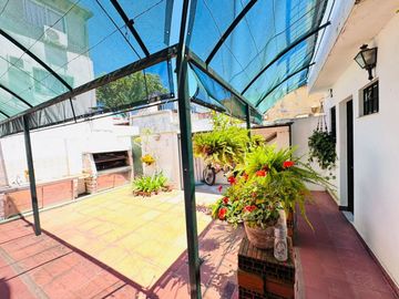 VENTA PH 4 AMB EN PB COCHERA JARDIN PARRILLA MUNRO
