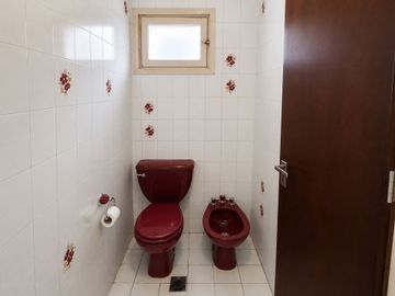 VENTA CHALET 5 AMBIENTES + DEPTO 2 AMB PARQUE LURO