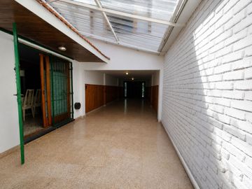 VENTA CHALET 5 AMBIENTES + DEPTO 2 AMB PARQUE LURO
