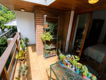 VENTA CHALET 5 AMBIENTES + DEPTO 2 AMB PARQUE LURO