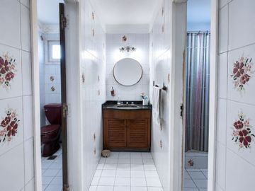 VENTA CHALET 5 AMBIENTES + DEPTO 2 AMB PARQUE LURO