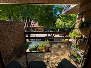 VENTA CHALET 5 AMBIENTES + DEPTO 2 AMB PARQUE LURO