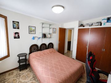 VENTA CHALET 5 AMBIENTES + DEPTO 2 AMB PARQUE LURO