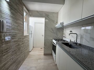 VENTA Dpto 2 amb + dpcia con BALCON y COCHERA