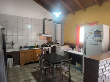 VENTA CASA DEL VISO PILETA