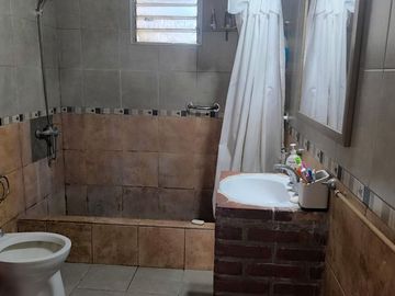 VENTA CASA DEL VISO PILETA