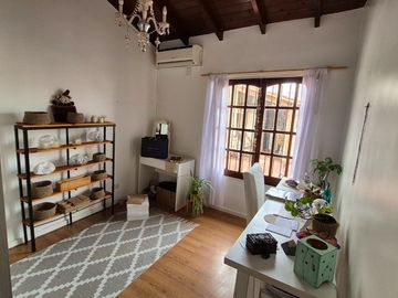 VENTA CASA 5 AMB. CON PILETA V. BALLESTER