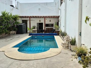 VENTA CASA 5 AMB. CON PILETA V. BALLESTER