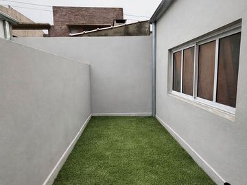 DPTO EN 1 DORM PB CON PATIO EN VENTA b°sgto Cabral
