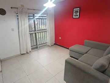 VENTA CASA 3 AMB CON PARQUE EN LA REJA