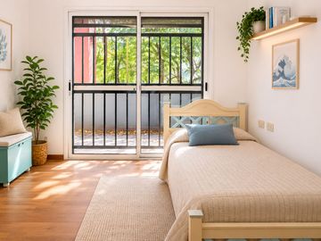 VENTA CASA 3 AMB CON PARQUE EN LA REJA