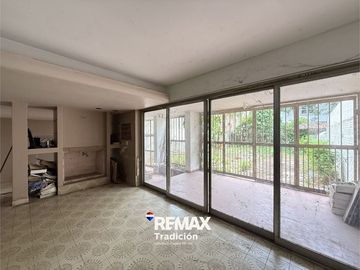 Casa 5 dorm. en venta – Resistencia – Patio amplio