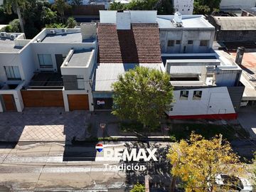 Casa 5 dorm. en venta – Resistencia – Patio amplio