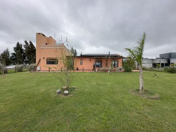 CASA EN VENTA 3 AMBIENTES FINCAS SPORTING