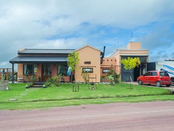 CASA EN VENTA 3 AMBIENTES FINCAS SPORTING