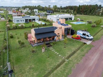 CASA EN VENTA 3 AMBIENTES FINCAS SPORTING