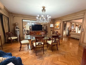 Venta departamento de categoría Recoleta
