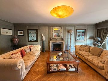 Venta departamento de categoría Recoleta