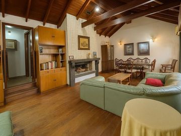 CASA 4 DORMITORIOS EN VENTA, DOLORES TIPO CHALET