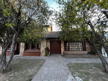 CASA 4 DORMITORIOS EN VENTA, DOLORES TIPO CHALET