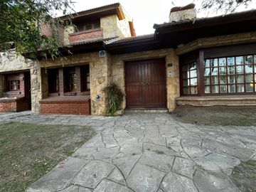 CASA 4 DORMITORIOS EN VENTA, DOLORES TIPO CHALET