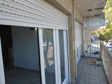 VENTA PH 4AMB VILLA PRIMERA CON BALCON A RECICLAR