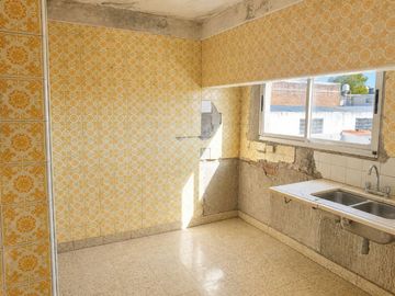 VENTA PH 4AMB VILLA PRIMERA CON BALCON A RECICLAR