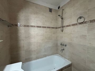 Departamento 4 amb. en Venta en Pompeya.