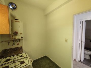 Casa 1 dormitorio en venta en Los Hornos con dpto