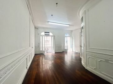 VENTA OFICINA 4 AMBIENTES CATEGORÍA CENTR0