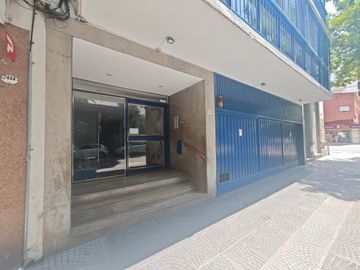 3 AMBIENTES C PATIO Y COCHERA. RECICLADO A NUEVO