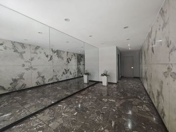 3 AMBIENTES C PATIO Y COCHERA. RECICLADO A NUEVO