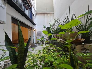 3 AMBIENTES C PATIO Y COCHERA. RECICLADO A NUEVO