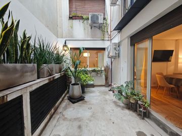 3 AMBIENTES C PATIO Y COCHERA. RECICLADO A NUEVO
