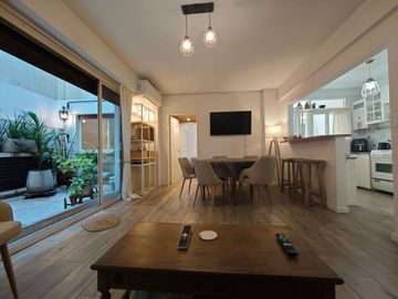 3 AMBIENTES C PATIO Y COCHERA. RECICLADO A NUEVO