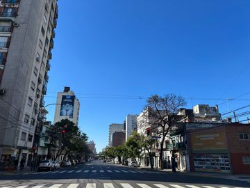 VENTA LOTE 1.600m2 VENDIBLES - AV SAN JUAN 1300