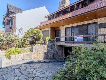VENTA CHALET 6 AMB C/QUINCHO GARAGE en HAEDO NORTE