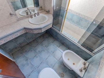 VENTA CHALET 6 AMB C/QUINCHO GARAGE en HAEDO NORTE
