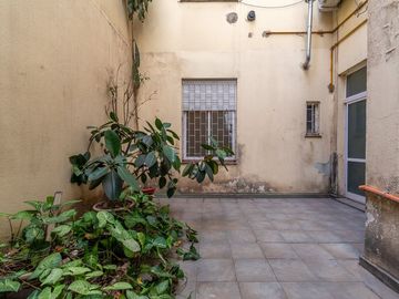 Venta depto 5 amb con dependencia y patio