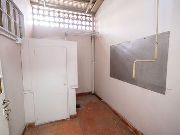 Casa de Categoría a 5 cuadras de BV Pellegrini.