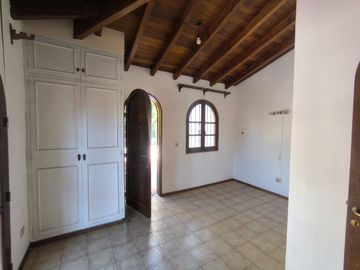 CASA BARRIO BOMBAL A MTS DE CASINO, CIUDAD, MZA.