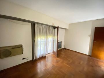 CASA 6 AMBIENTES VENTA ADROGUE PILETA FONDO LIBRE