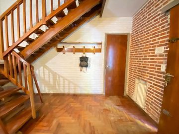 CASA 6 AMBIENTES VENTA ADROGUE PILETA FONDO LIBRE