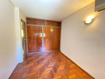 CASA 6 AMBIENTES VENTA ADROGUE PILETA FONDO LIBRE