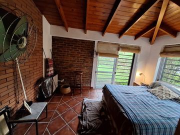 CASA 4 Amb. y CASA 2 Amb. y Quincho VENTA L.ZAMORA